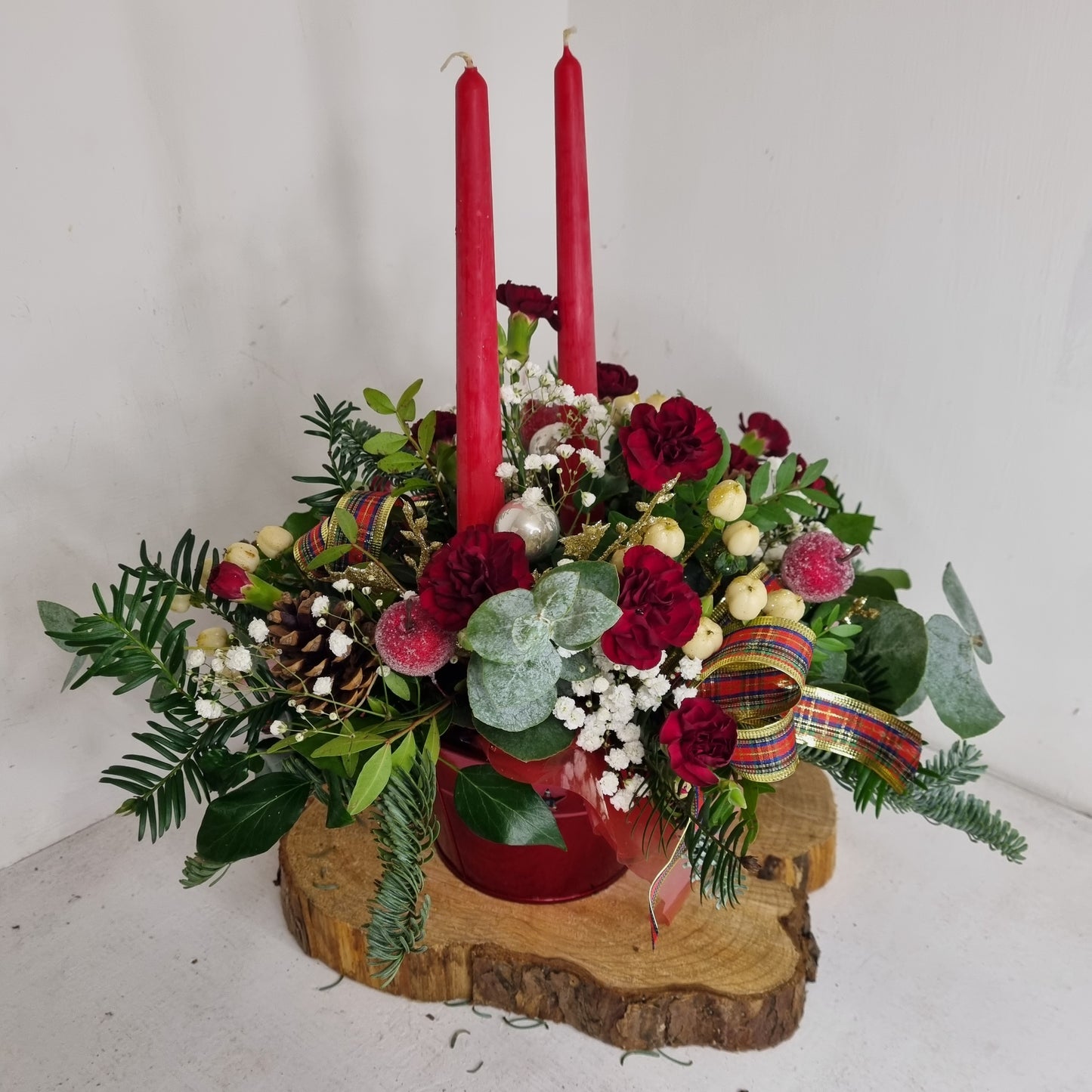 Red festive candle arrangement