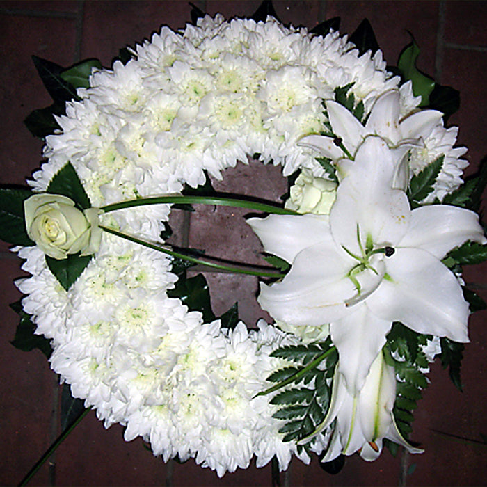 10" (25cm) White Ring Wreath